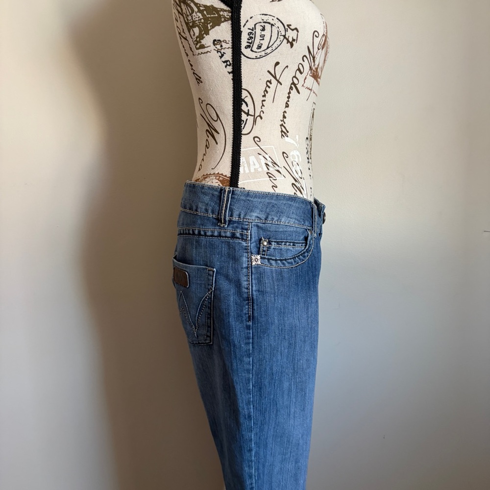 Wrangler low rise medium wash denim jeans - Picture 3 of 12